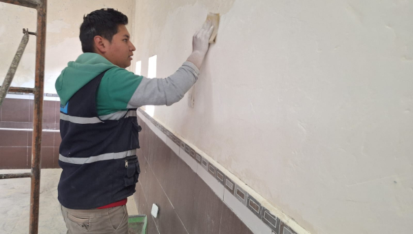 EL GADP PICAIHUA INICIA MANTENIMIENTO EN EL CENTRO CÍVICO DE LA PARROQUIA